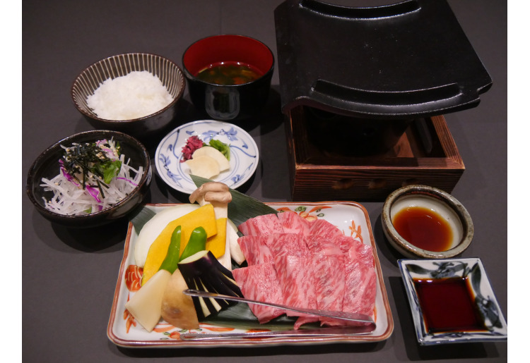 黒毛和牛サーロインの瓦焼き定食